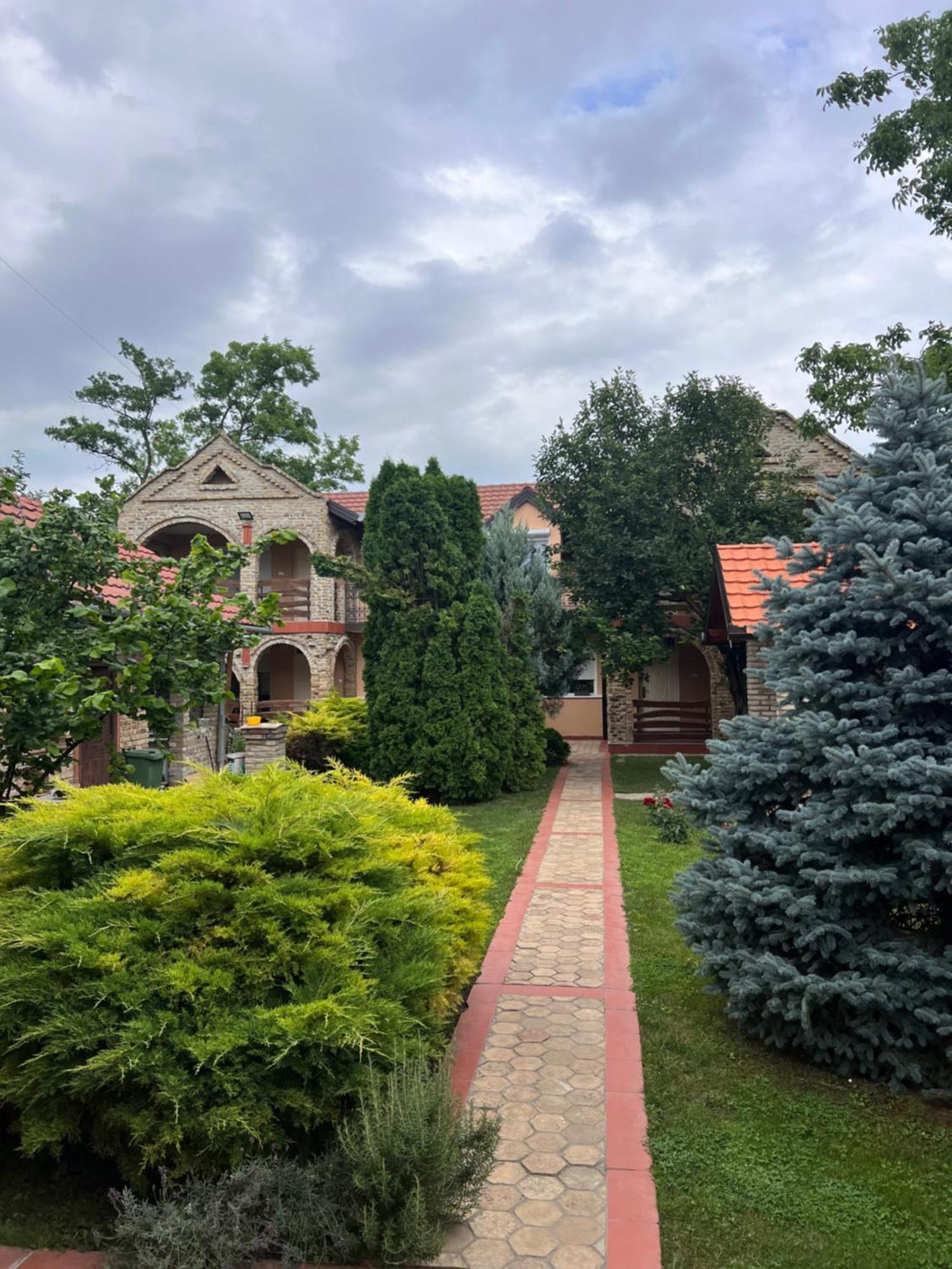 Guest House Lila Sombor Eksteriør billede